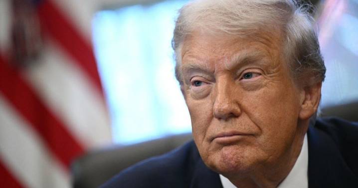 Trump firma la ley para hacer públicos los archivos del caso Jeffrey Epstein