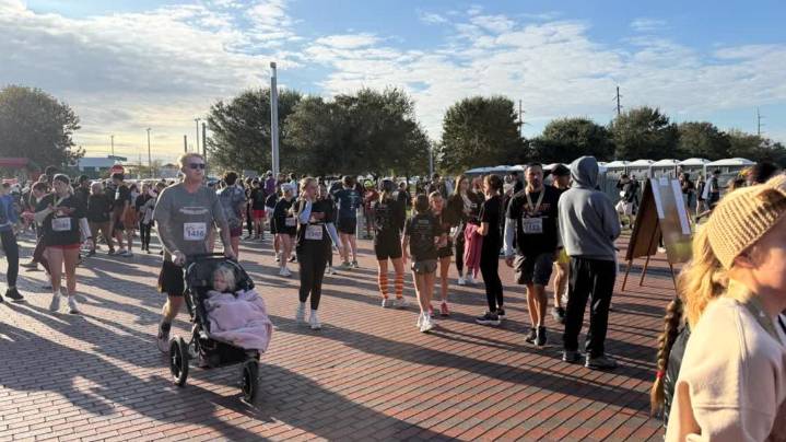 Record crowd gathers for 35th Annual Turkey Trot in Beaumont
