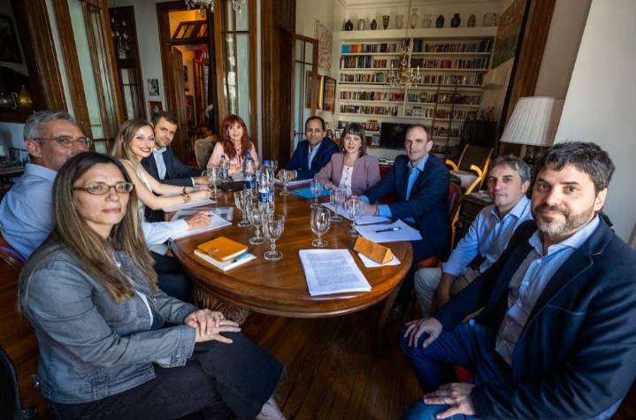 La Justicia impuso restricciones al régimen de visitas de CFK y advirtió que podrían quitarle la prisión domiciliaria