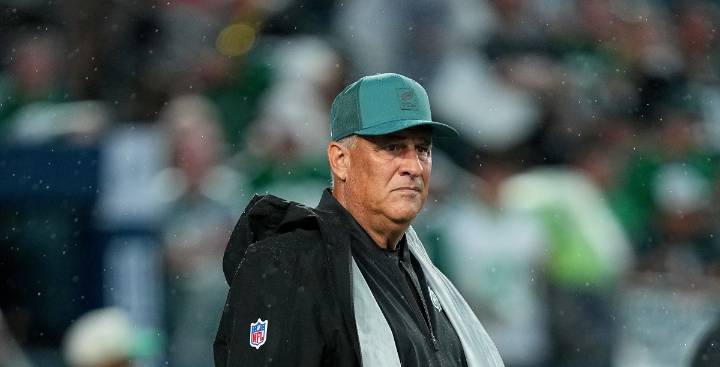 Vic Fangio talked about the many moving parts of the Eagles’ secondary