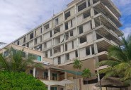 Señalan riesgo de colapso de edificio Adamar en Tulum