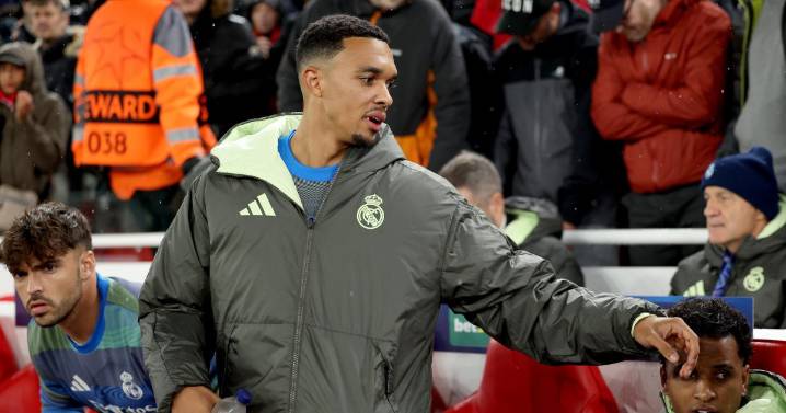 La tremenda pitada de Anfield a Alexander-Arnold en su vuelta a casa