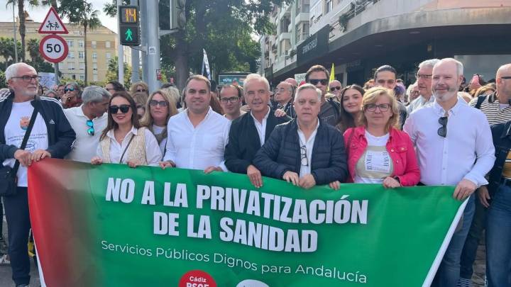 Miles de personas salen a la calle en Andalucía en defensa de la sanidad pública