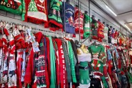 Inicia la venta de suéteres navideños en la colonia Emiliano Zapata