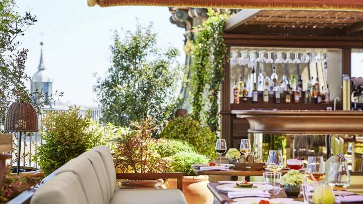 Ostras, ceviches, ibéricos y platos a la carta: el brunch con el que Dani García conquista Madrid en uno de los hoteles más exclusivos