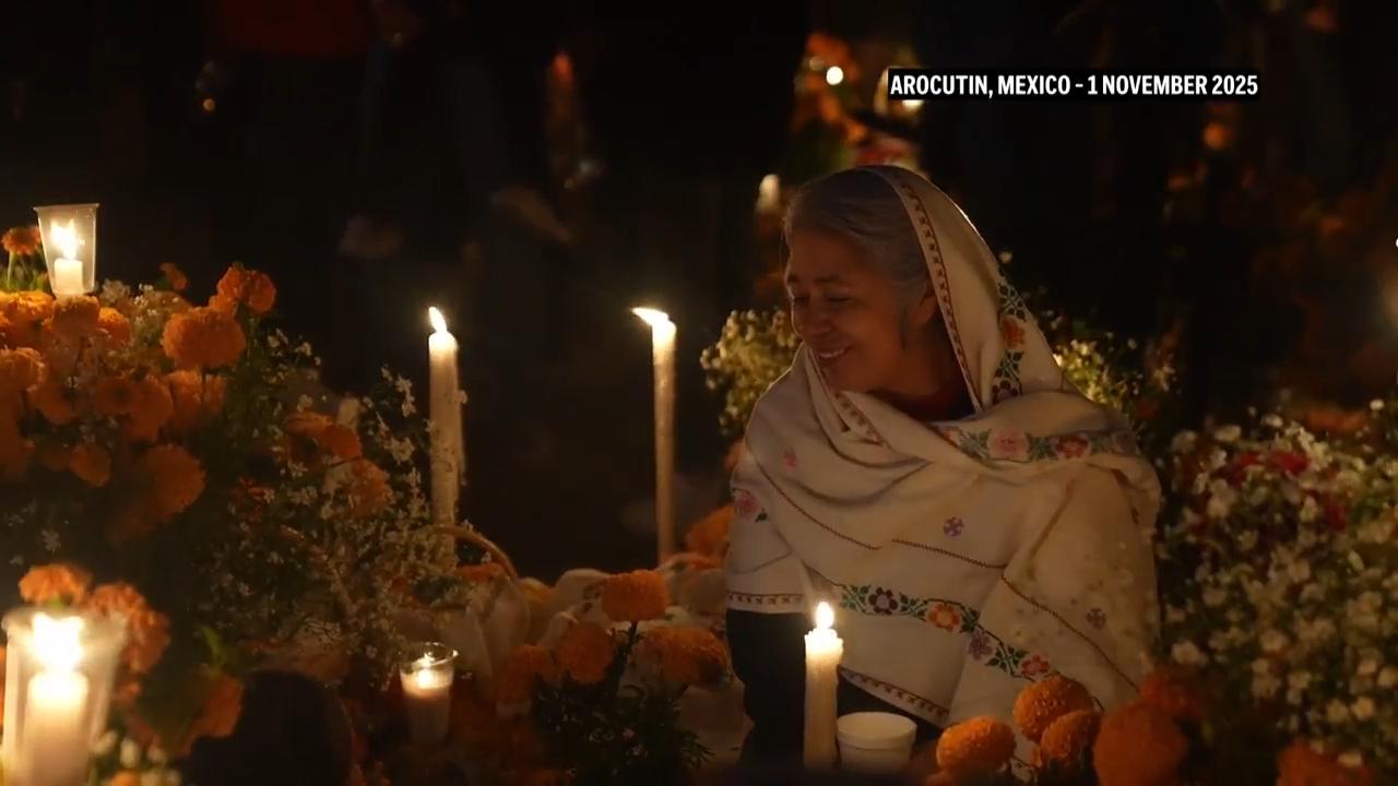 Families gather across Mexico for Day of the Dead