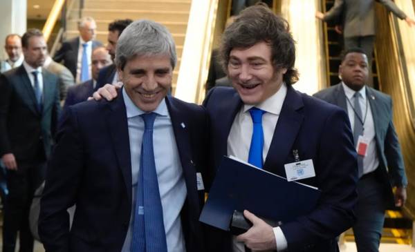 El Gobierno logró superávit fiscal en octubre y se acerca a cumplir la meta con el FMI