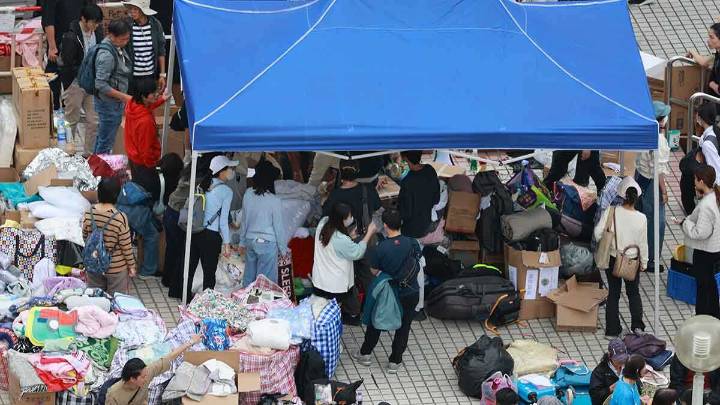 Tragedia en Hong Kong: 128 muertos, 200 desaparecidos y cinco detenidos por el incendio de un complejo residencial
