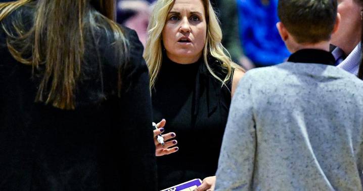 AE Rookie of the Week Stewart leads UAlbany women's basketball to 65