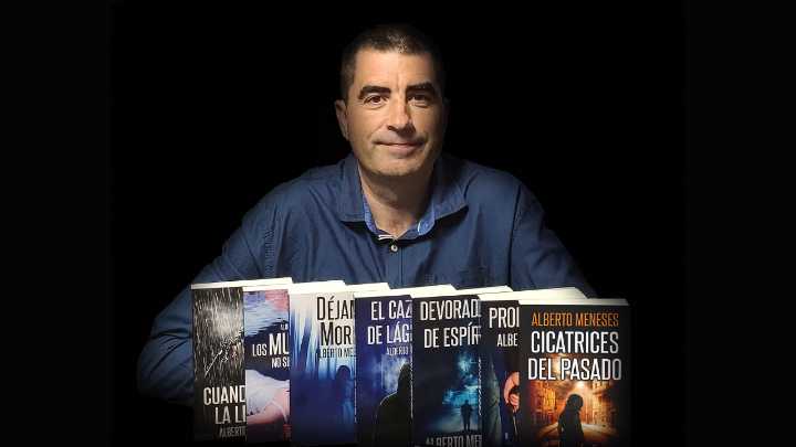 El asturiano que es uno de los autores más leídos en Amazon: «Me gusta sorprender a los lectores con el final de mis novelas»