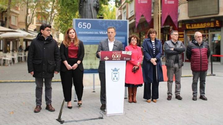 Albacete celebra su 650º Villazgo con una muestra en la plaza de la Constitución