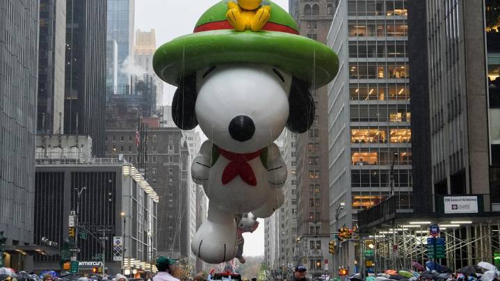 Who is hosting the 2025 Macy's Thanksgiving Day parade?