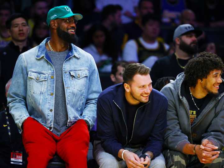 LeBron James habló sobre su recuperación y le dejó la puerta abierta a una posible vuelta a las canchas durante la noche de este martes