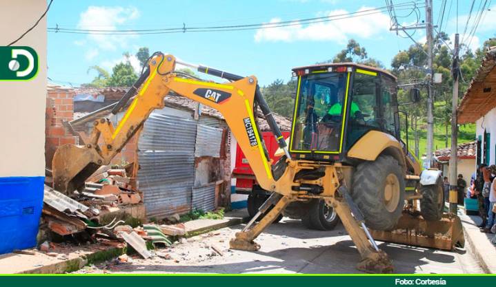 Demuelen tres inmuebles señalados como focos de inseguridad en Abejorral