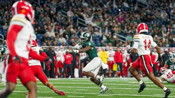 Michigan State sprints past Maryland, 38-28, for 1st Big Ten win