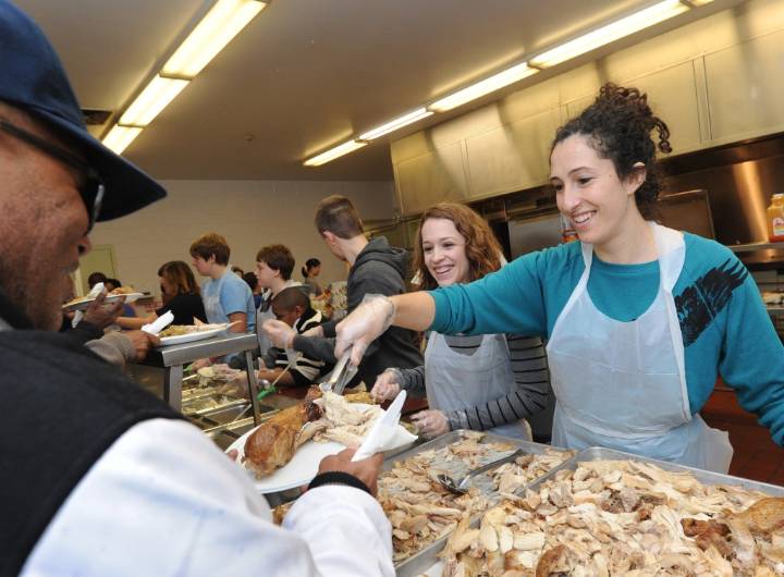 Baltimore organizations offering free Thanksgiving meals, volunteer opportunities