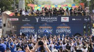 Dodgers celebran históricos títulos consecutivos de la Serie Mundial con desfile y fiesta
