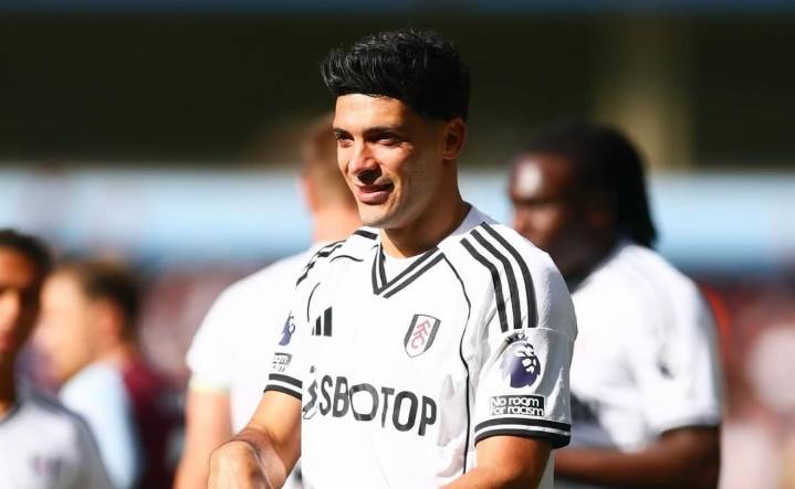 Raúl Jiménez aporta asistencia y Fulham castiga a un Wolves en caída libre