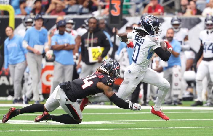 Deadspin | Titans' Calvin Ridley (ankle) questionable to return