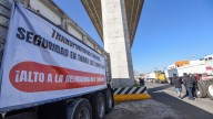 Transportistas y agricultores mantienen bloqueos este lunes en carreteras de al menos 10 estados