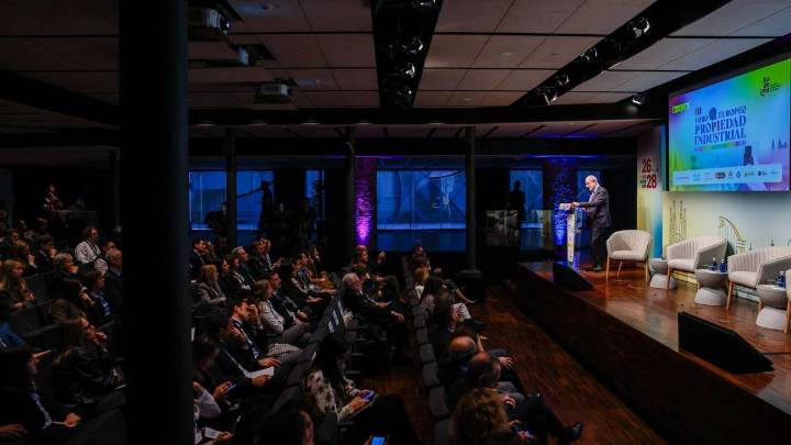 Las marcas se enfrentan a una era digital dominada por algoritmos, 'bots' y sesgos en la IA