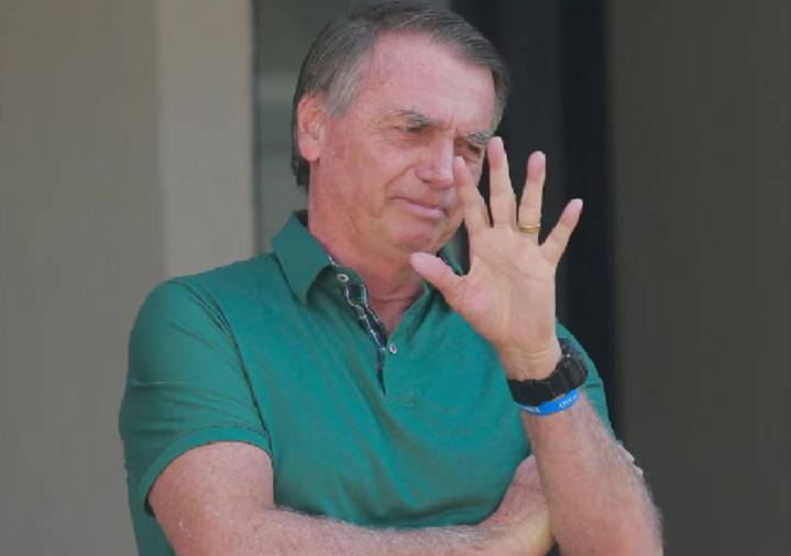 Piden en Brasil que Bolsonaro cumpla condena por golpista en casa