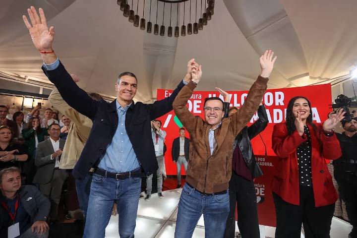 Sánchez elude hablar de la corrupción y del juicio a su hermano en su visita a Extremadura para arropar a Gallardo como candidato