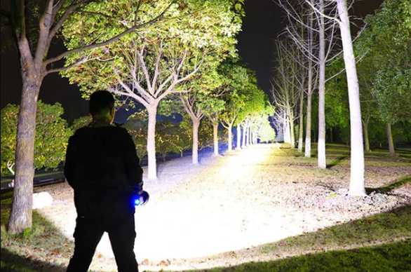 SolarTorch: la linterna solar que deslumbra al mundo por su potencia y autonomía