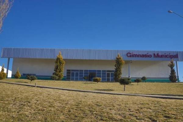 A punta de balazos, se llevan a un hombre y su Cherokee