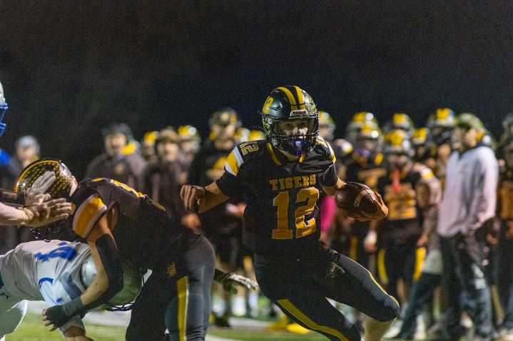 Northwestern football extends winning streak to 28, books trip to District 11 title game