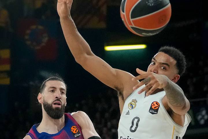 Euroliga: Trey Lyles desata la pañolada en el Palau