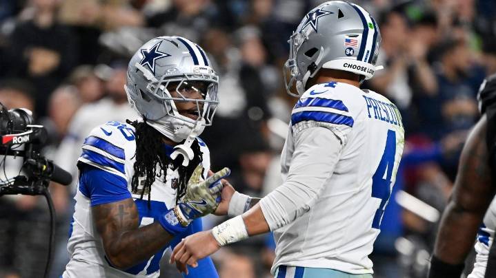Cowboys honor Kneeland, then get 4 TD passes from Prescott in 33
