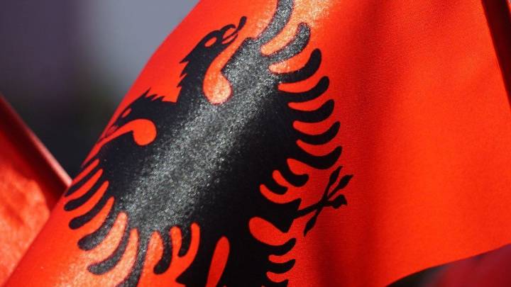 La fascinante historia detrás del águila bicéfala: cómo la bandera de Albania se convirtió en símbolo de resistencia