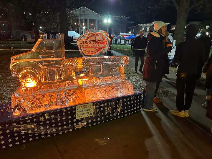 Medina will leave on downtown lights until Ice Festival