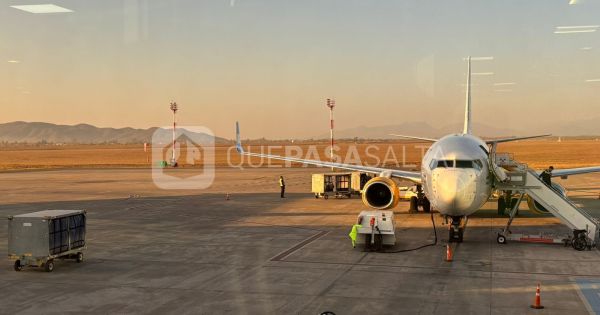 Esto sale el estacionamiento del aeropuerto si pasás los 15 minutos de tolerancia