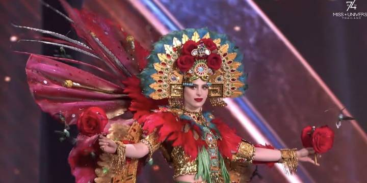 Así desfiló Fátima Bosch en la Gala de traje típico de Miss Universo 2025