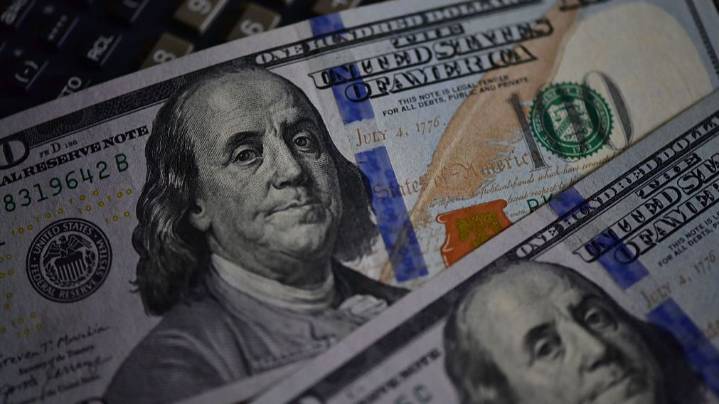 Funcionarios sin cobrar y miles de vuelos cancelados: el impacto económico del cierre del Gobierno en Estados Unidos