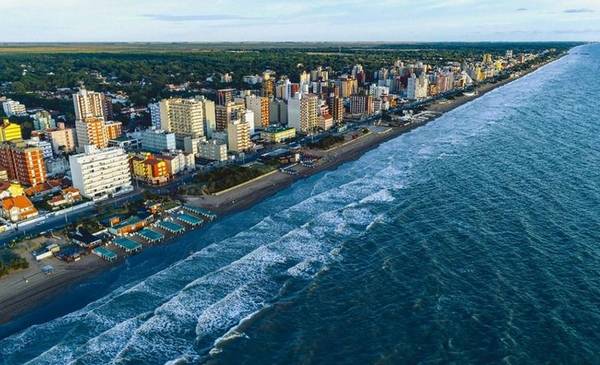 Más calor que lo normal en la Costa Atlántica este verano: el pronóstico del SMN