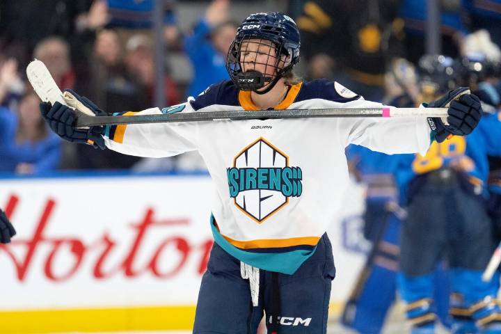 Sirens defeat 5-1 Goldeneyes in PWHL home opener