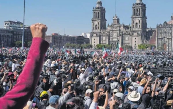 Abarrotan miles el Zócalo; aquí no superó ni los 600