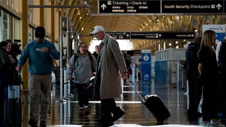 Weekend flight cancellations total 4,500 amid shutdown