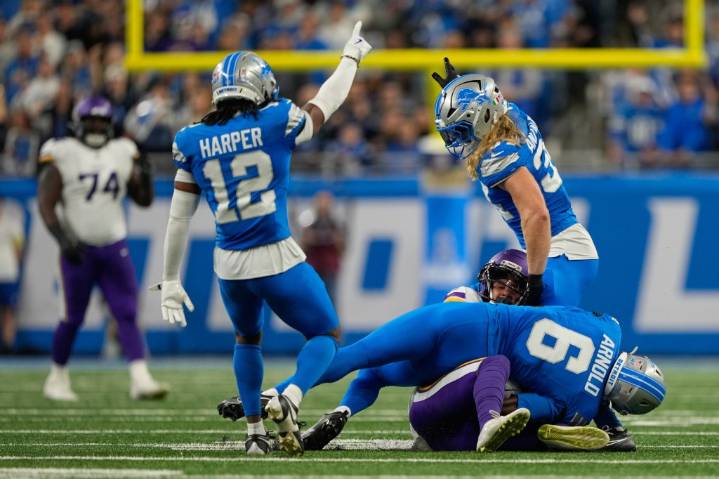 Photo gallery from Vikings at Lions in Week 9