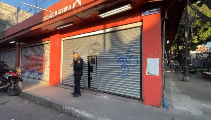 Asesinan de un tiro en la cabeza a policía de una tienda; el agresor es menor de edad