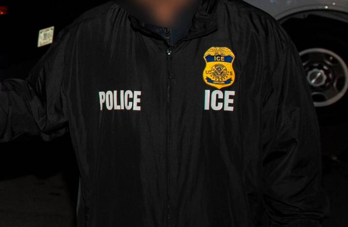 Funcionarios de ICE arrestaron a inmigrante cubano mientras su madre lo acompañaba a la comisaría