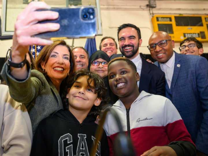 Zohran Mamdani hace historia: primer alcalde musulmán, socialista y más joven de Nueva York