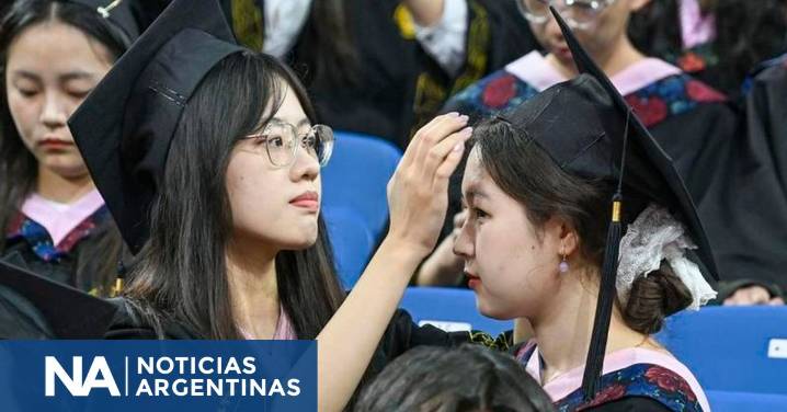 China espera 12,7 millones de graduados universitarios en 2026