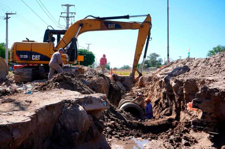 La Banda refuerza los trabajos de entubado y recuperación del desagüe en calle Rebotaro