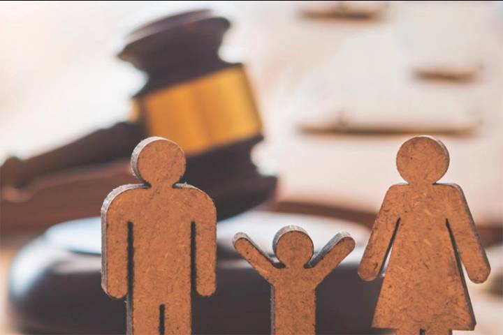 Lo demandaron por la cuota alimentaria, pagó pero luego descubrió que no era el padre