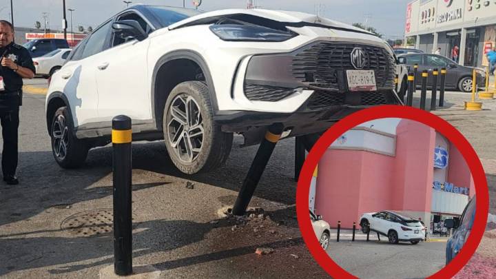 Camioneta termina arriba de tubos de contención en tienda S-Mart y se hace viral en Nuevo Laredo