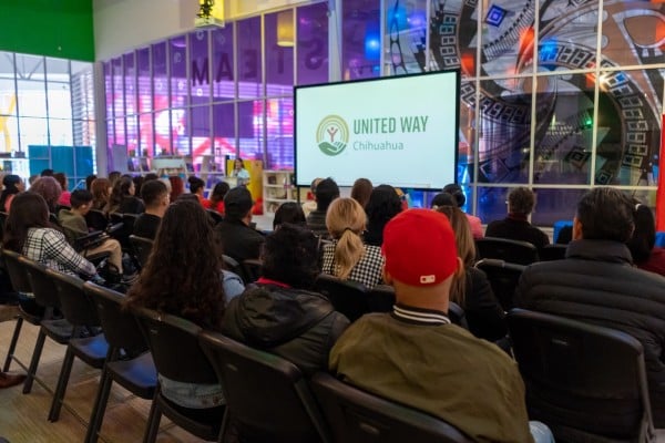 Entregan apoyos a proyectos de atención contra el cáncer y discapacidad